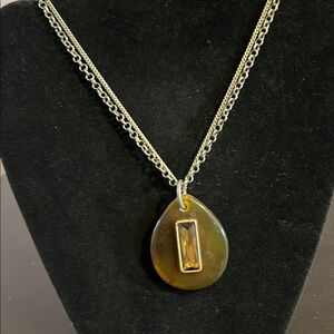 Elegant Gold Pendant Necklace